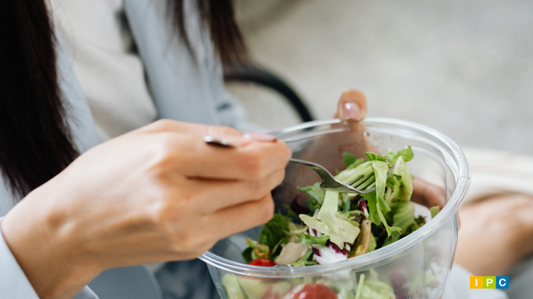 Aptitude au contact alimentaire des matériaux plastiques recyclés : comment garantir votre conformité réglementaire ?